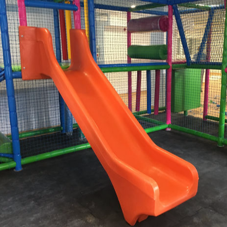 escorrega médio rotomoldado