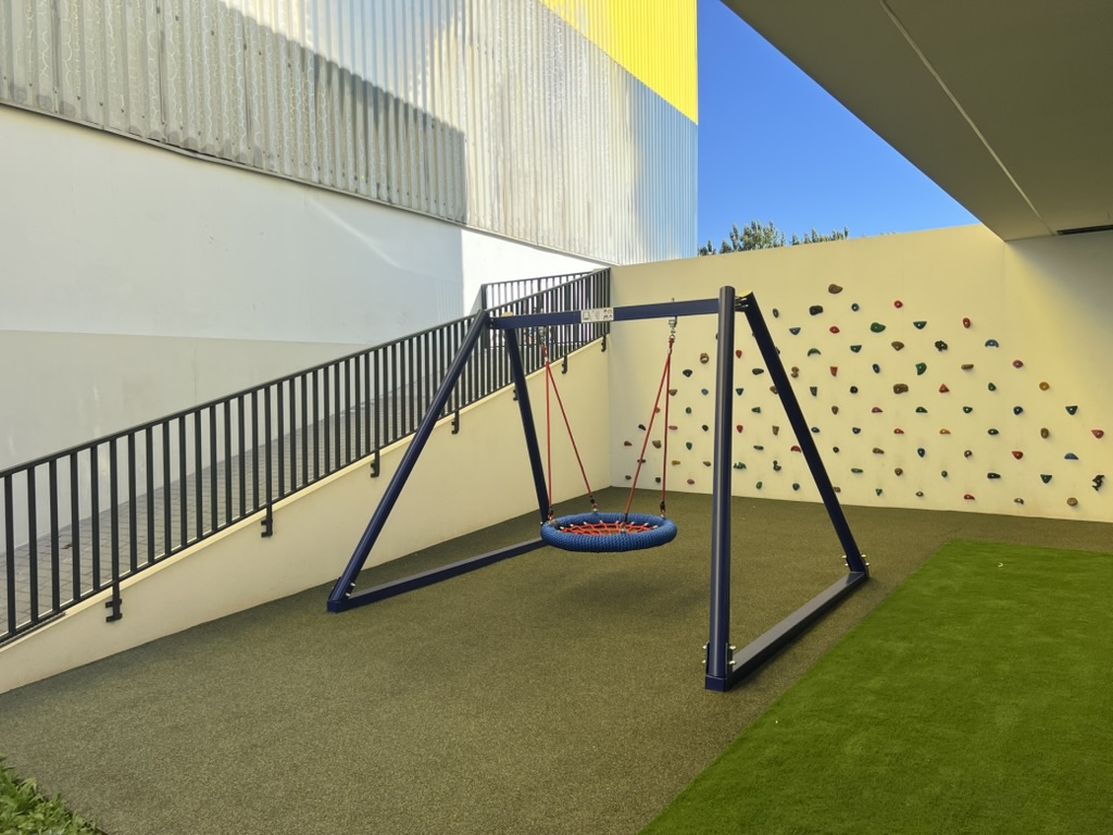 Parque infantil com equipagem directa