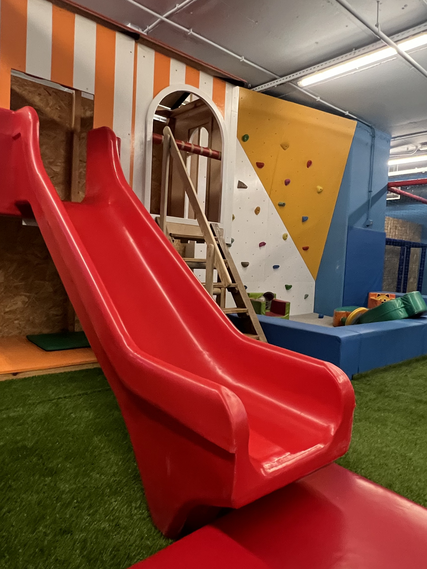 Parede de escalada juvenil kidUplay