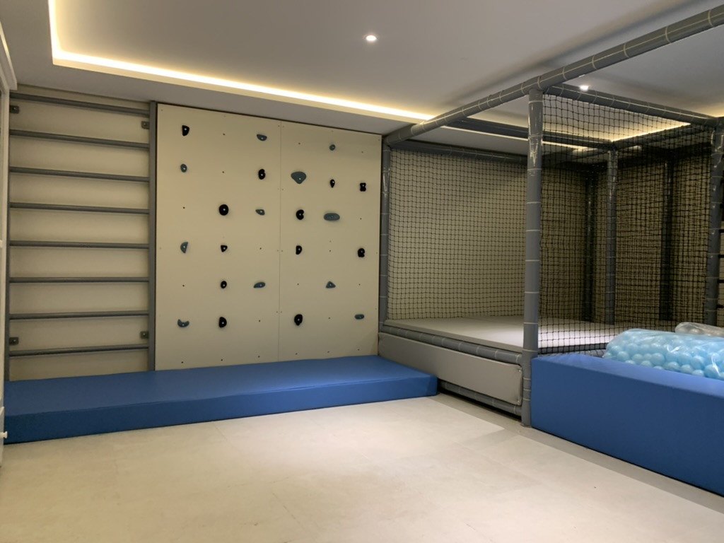 Home Climbing Kiduplay em ambiente doméstico